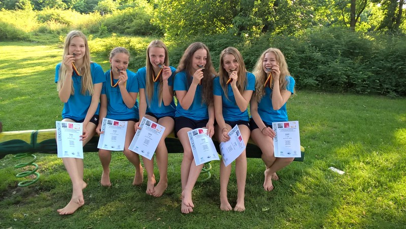 v.l. christina schmid julia schittko teresa grner jamina cestonaro marie schweigard und ysanne schrstedt kopie