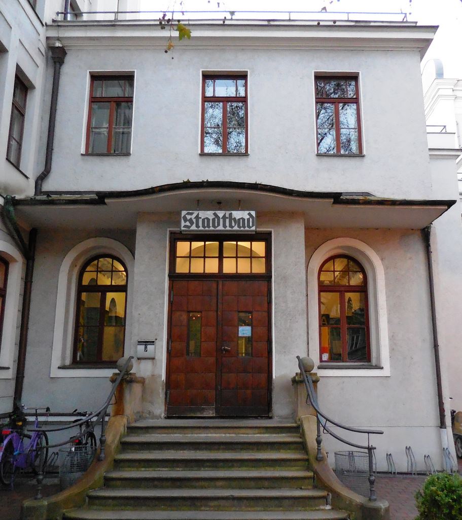 stadtbad-eingang